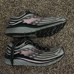 Woman Brooks Running Shoes